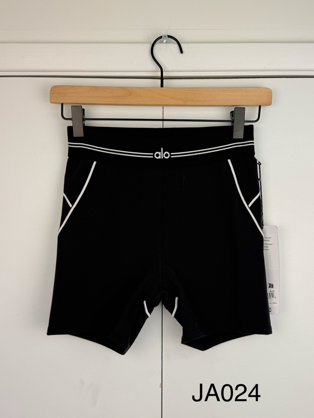 Alo Yoga Airbrush Heart Throb Shorts XS NWT